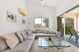 Coral Bay Avenue Villa by Vichy Holidays - Paphos - 0