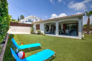 Coral Bay Avenue Villa by Vichy Holidays - Paphos - 3