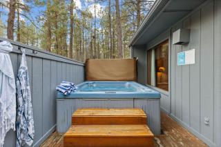 3 Br Sleeps 7 Hot Tub Foosball Wood Stove Bikes - 9