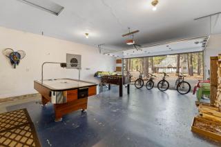 3 Br Sleeps 7 Hot Tub Foosball Wood Stove Bikes - 8