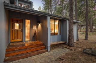 3 Br Sleeps 7 Hot Tub Foosball Wood Stove Bikes - 3