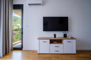Modern One-Bedroom Apartment - 5 min to Porto Montenegro - 8