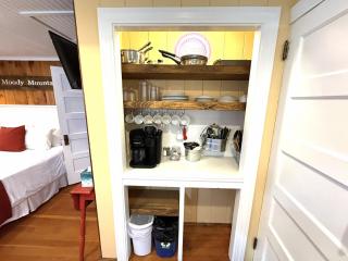 Cottage 1-2 - 2 Bedroom / 1 Bath End Unit - Wolfeboro - 5