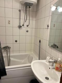 Roman Gardens Studio Apartment - 8