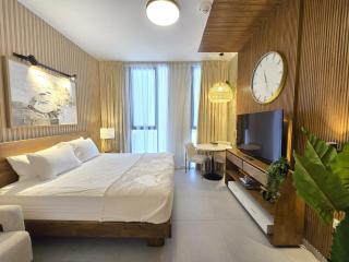 Luxury Apartment in Al Jada Wooden Theme by BlueCloud holidays - Sharjah - 6