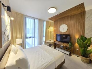 Luxury Apartment in Al Jada Wooden Theme by BlueCloud holidays - Sharjah - 2