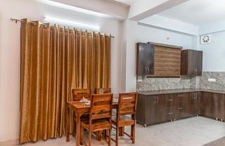 Mountain Mist Inn l Family Groups I Helpfull Staff I Open Air Lawn & Rooftop I Pet friendly & Serviced Apts I Kasauli By Exotic Stays - Kasauli - 6