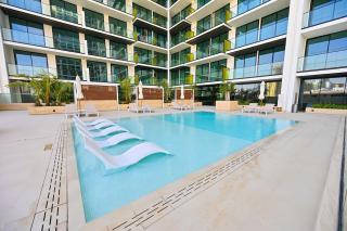 Golden Stays - Binghatti Amber I Luxury 1BR Apartment I Fully Furnished I Pool & Gym - 9