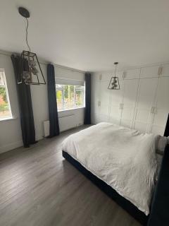 Stylish 5BR House 3BATH Sleeps 9 - Leicester - 8