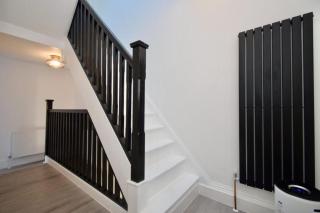 Stylish 5BR House 3BATH Sleeps 9 - Leicester - 6