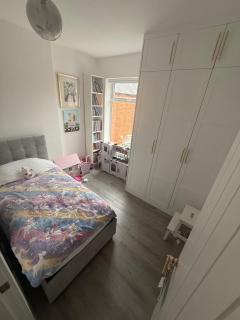 Stylish 5BR House 3BATH Sleeps 9 - Leicester - 4