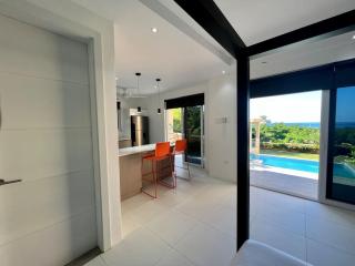The Indianna Luxury Pool & Spa - 4