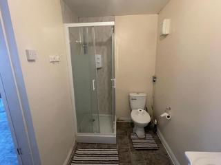 Studio-Sleeps 2 free parking-garden-near shops - Bristol - 4