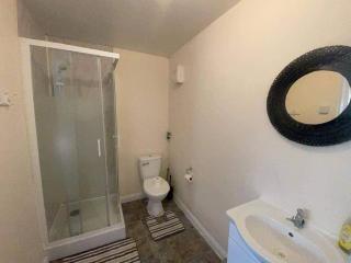 Studio-Sleeps 2 free parking-garden-near shops - Bristol - 7