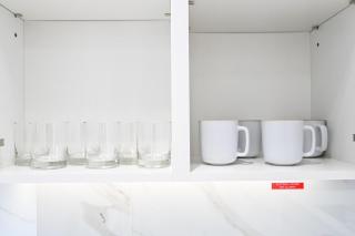 Modern 1BR Fully Furnished with Balcony and Gym - 2