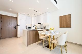 Golden Stays - Binghatti Amber I Modern 1BR Apartment I Balcony, Pool & Gym Access - 4