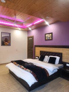 The Kasauli Suffer I Best Seller I Vacations I Family Events I Pet friendly l Open Air Lawn I Sky Bonfire l Serviced Apartments I Kasauli by Exotic Stays - Dharmpur - 1