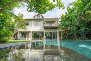 Luxurious Villa L'Abri - Umalas - Canggu - 4BR - 3