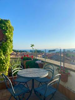 Lake and Castle View Scenic Rooftop Terrace overlooking Bolsena - Bolsena - 9