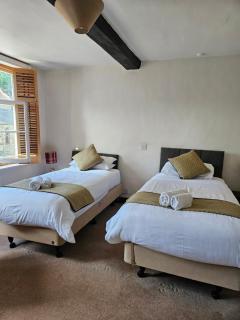 Kings Arms pub - Cleobury Mortimer - 1