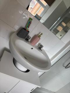 2 Bed Apartment Near Yeovil Hospital and Leonardo - Yeovil - 1