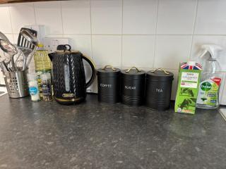 2 Bed Apartment Near Yeovil Hospital and Leonardo - Yeovil - 4