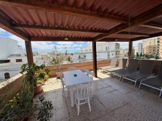 Mediterranean Hostel Villa - - 7