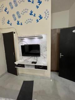 Mayur Hotel Near IMT College, Faridabad - Faridabad - 7