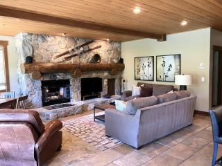 KBM Resorts NEW PROPERTY Bristlecone Beautifully updated Easy Access to Deer Valley Private Hot Tub Gas Fireplace Main Street BCT-501 - Park City - 0