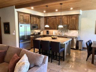 KBM Resorts NEW PROPERTY Bristlecone Beautifully updated Easy Access to Deer Valley Private Hot Tub Gas Fireplace Main Street BCT-501 - Park City - 5