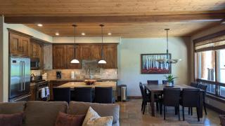 KBM Resorts NEW PROPERTY Bristlecone Beautifully updated Easy Access to Deer Valley Private Hot Tub Gas Fireplace Main Street BCT-501 - Park City - 4