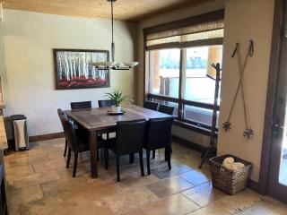 KBM Resorts NEW PROPERTY Bristlecone Beautifully updated Easy Access to Deer Valley Private Hot Tub Gas Fireplace Main Street BCT-501 - Park City - 3