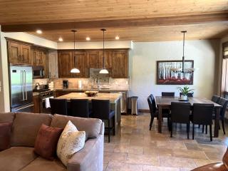 KBM Resorts NEW PROPERTY Bristlecone Beautifully updated Easy Access to Deer Valley Private Hot Tub Gas Fireplace Main Street BCT-501 - Park City - 1