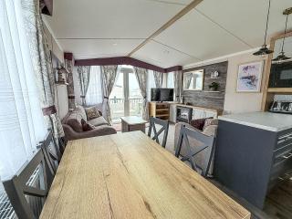 Homely Caravan With Decking And Wifi In Lowestoft Ref 12097B - 3