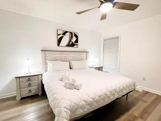 Spacious duplex short walk to the beach shared Pool - Myrtle Beach - 8