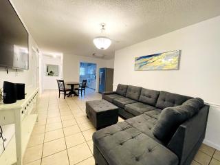 Spacious duplex short walk to the beach shared Pool - Myrtle Beach - 1
