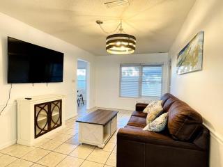 Spacious duplex short walk to the beach shared Pool - Myrtle Beach - 0