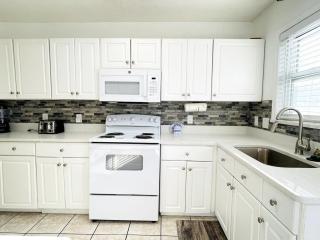 Spacious duplex short walk to the beach shared Pool - Myrtle Beach - 5
