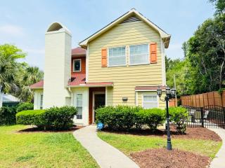 Charming Home - Pet Friendly - 4 Blocks from Beach - Myrtle Beach - 0
