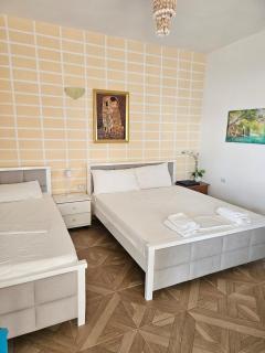 Friends guesthouse - Vlora - 0