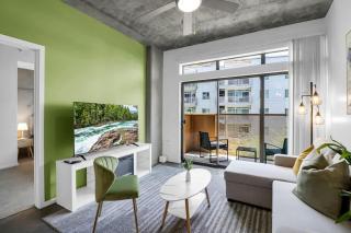 Centric 2BR In HEART of DTPHX Free Garage Parking - Phoenix - 0