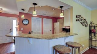 186 Colonnade - 6