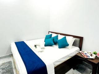 Hotel # Raghubir Nikunj Homestay Near Shree Ramjanmbhumi Temple Ayodhya 3Km- Parking and Wi-Fi Facilities - Fully Air Conditioning Hotel - Ayodhya - 7