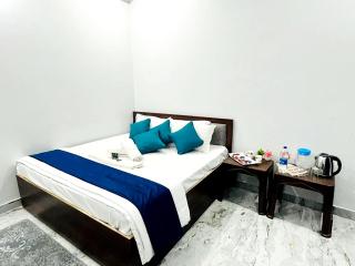 Hotel # Raghubir Nikunj Homestay Near Shree Ramjanmbhumi Temple Ayodhya 3Km- Parking and Wi-Fi Facilities - Fully Air Conditioning Hotel - Ayodhya - 0
