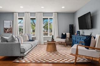 Canary Haus Walk to Main Pet friendly Firepit - Fredericksburg - 0