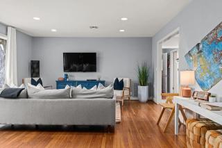 Canary Haus Walk to Main Pet friendly Firepit - Fredericksburg - 3