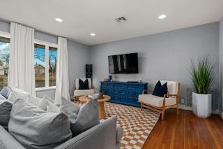 Canary Haus Walk to Main Pet friendly Firepit - 1