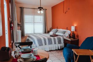 2 Cozy College Student Room with AC, Wi-Fi, Kitchenette - 9