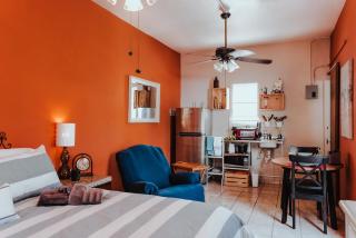 2 Cozy College Student Room with AC, Wi-Fi, Kitchenette - 7