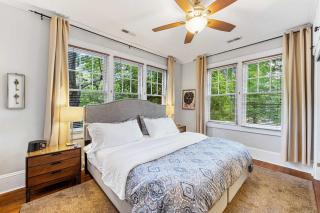 Light Filled 2 Bedroom in Myers Park with a Porch - 9